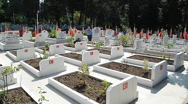 Şehitliklere standart getirildi