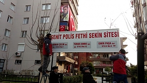  Şehidin ailesi taziyeleri kabul ediyor