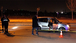 Tüfekle otomobili taradılar: 1 ölü, 1 yaralı