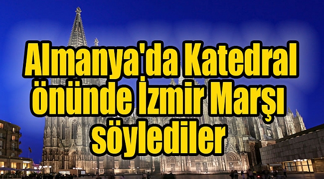 Türkler Almanya'da Katedral önünde İzmir Marşı söylediler