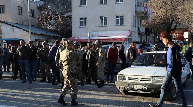 Köylüleri karayolunu kapattı