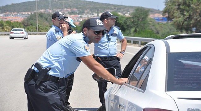 Çeşme polisinden gece gündüz kontrol