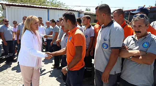 Başkan Sibel Uyar personeliyle bayramlaştı