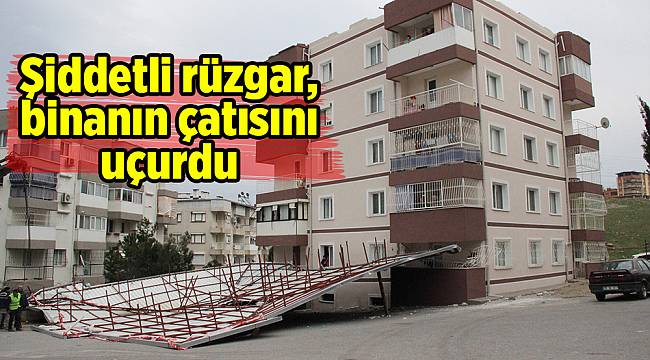 Şiddetli rüzgar, binanın çatısını uçurdu 