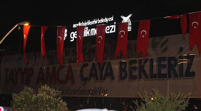 Cumhurbaşkanı Erdoğan, 'Tayyip amca çaya bekleriz' pankartına kayıtsız kalmadı