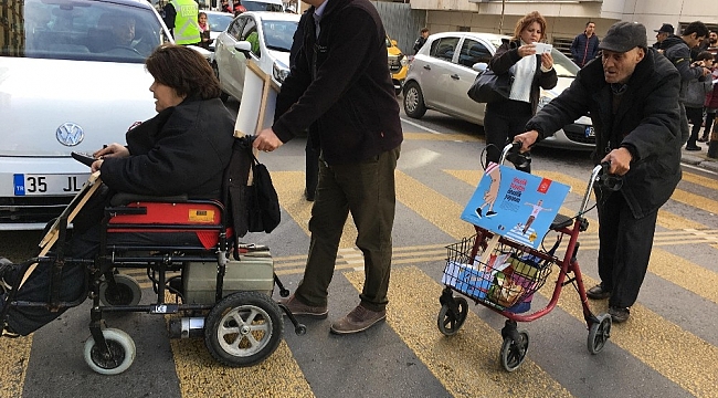 İzmir caddelerinde öncelik yayaların