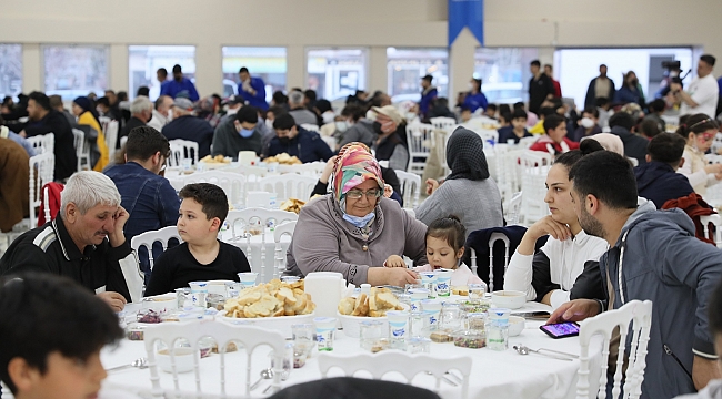 Aliağa'da Ramazan’ın ilk iftarına yoğun ilgi