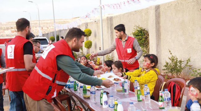 İdlib’de yetimlere iftar