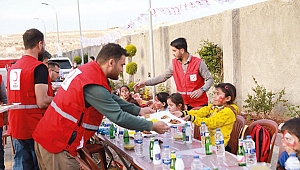 İdlib’de yetimlere iftar