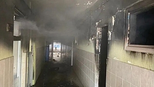 Kaçmak isteyen göçmenler, kaldıkları spor salonunu ateşe verdi