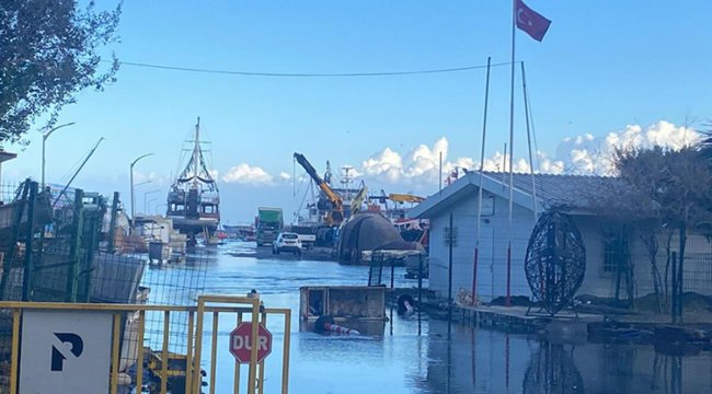 İskenderun'da deniz seviyesi yükseldi..