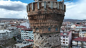 Ulu Cami'nin eğri minaresindeki 'kufi' yazılar restore edilecek