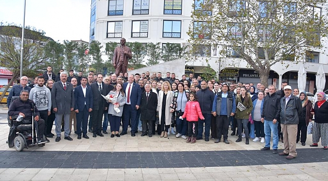 Çiçek’ten Miting Gibi Adaylık Başvurusu