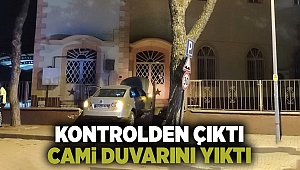 İzmir'de kontrolden çıkan araç cami duvarını yıktı