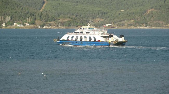 Çanakkale'de, Gökçeada ve Bozcaada feribot seferlerine 'fırtına' engeli