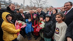 Özgür Özel Tunceli'de çiçeklerle karşılandı