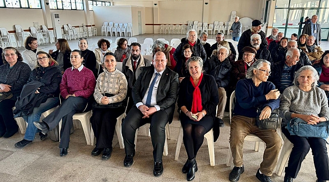 Menderes Adayı Çiçek Demokrasi Şehitlerini Unutmadı