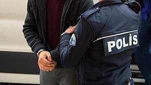 İzmir'de FETÖ operasyonu: 6'sı polis 9 gözaltı