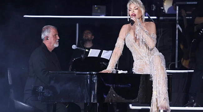 Ajda Pekkan kariyerindeki ilk stadyum konserini verdi! Sahnede ünlü geçidi yaşandı