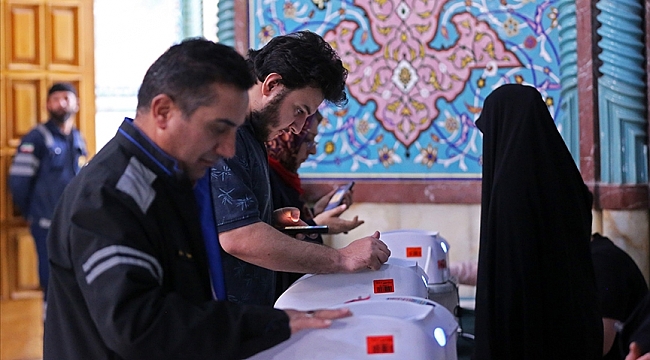 İran'daki seçim, ülke tarihinde gözlenen en düşük seçmen katılımıyla gerçekleşti