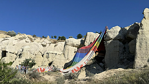 Kapadokya'da ters rüzgarla karşılaşan balon kayalıklara iniş yaptı