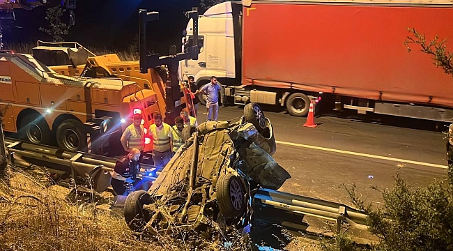 Kocaeli'de bariyere çarparak devrilen otomobildeki 3 kişi öldü