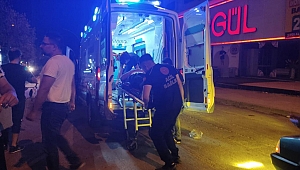 Mersin'de hafif ticari araçla çarpışan motosikletin sürücüsü yaralandı