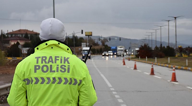 Son 1 haftadaki trafik denetimlerinde 415 bin kişiye ceza