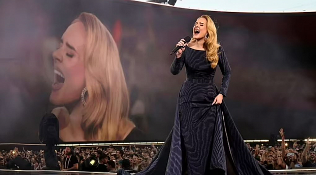 Adele, Münih'teki konserinde erkek arkadaşı Rich Paul ile nişanlandığını doğruladı