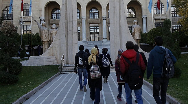 İş dünyası öğrencilere burs ve staj imkanı sunuyor