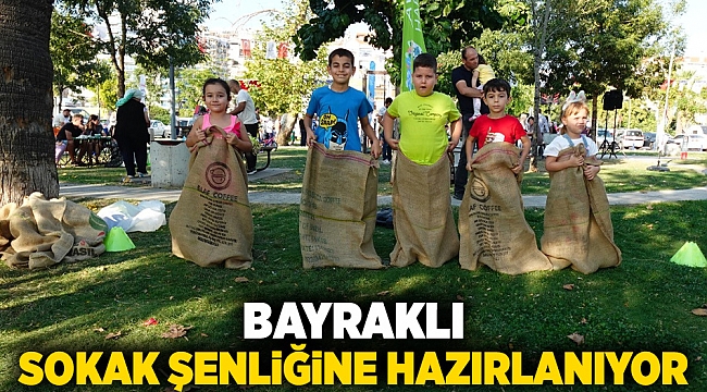  Bayraklı Sokak Şenliği’ne hazırlanıyor