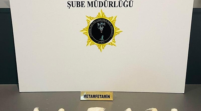 Midesinde uyuşturucu taşıdı, havalimanında yakalandı