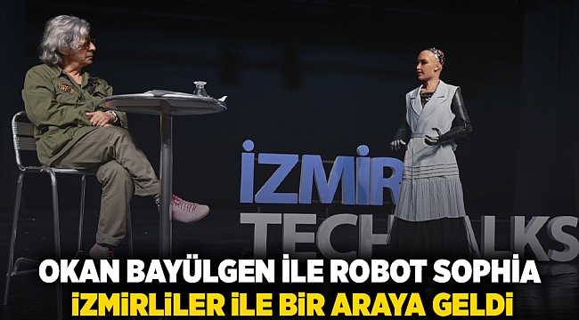 Okan Bayülgen ile Robot Sophia İzmirliler ile bir araya geldi