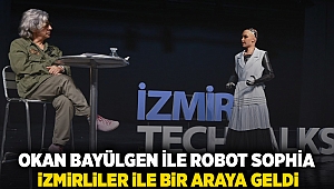 Okan Bayülgen ile Robot Sophia İzmirliler ile bir araya geldi