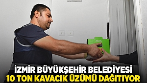 İzmir Büyükşehir Belediyesi 10 ton Kavacık üzümü dağıtıyor