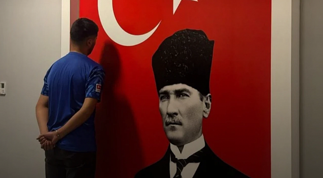 Antalya'da Atatürk çıkartmasına basan yabancı uyruklu şahıs tutuklandı