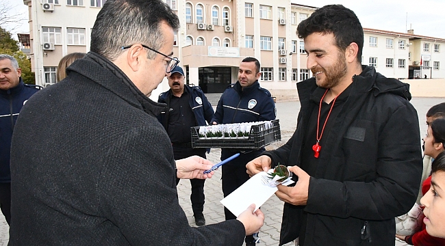 Başkan Demir, öğretmenleri unutmadı