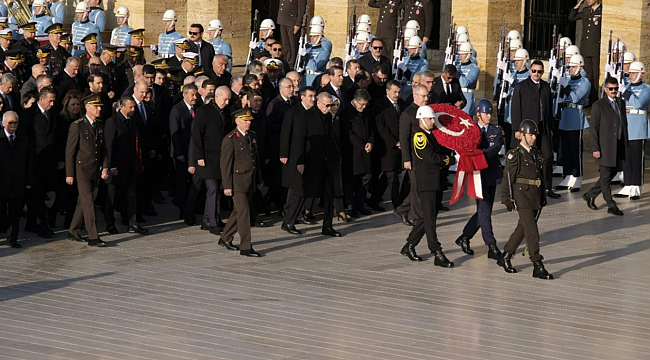 Devlet erkanı Anıtkabir'de Atatürk'ü andı