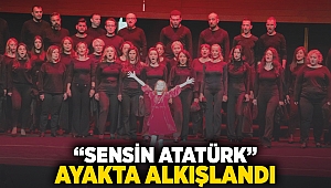 “Sensin Atatürk” ayakta alkışlandı