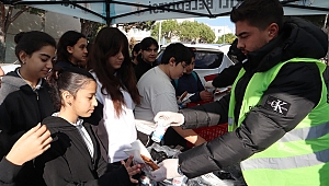 Başkan Kırgöz’den öğrencilere simit ve ayran ikramı