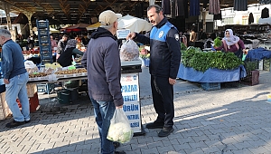 Bayraklı zabıtasından pazar yeri denetimi