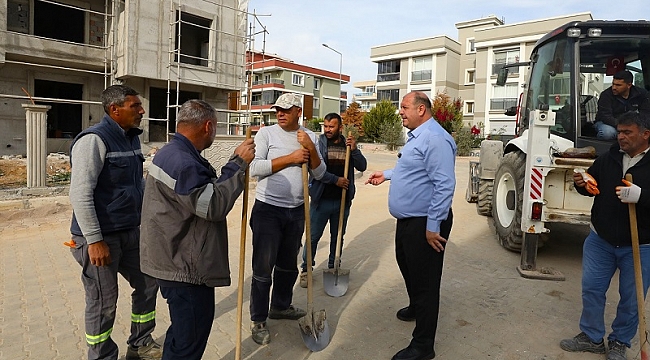 Menderes Belediyesi, Cüneytbey Mahallesi'nde yolları kilit parke ile yeniledi.