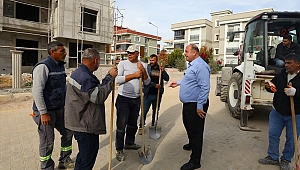 Menderes Belediyesi, Cüneytbey Mahallesi’nde yolları kilit parke ile yeniledi.