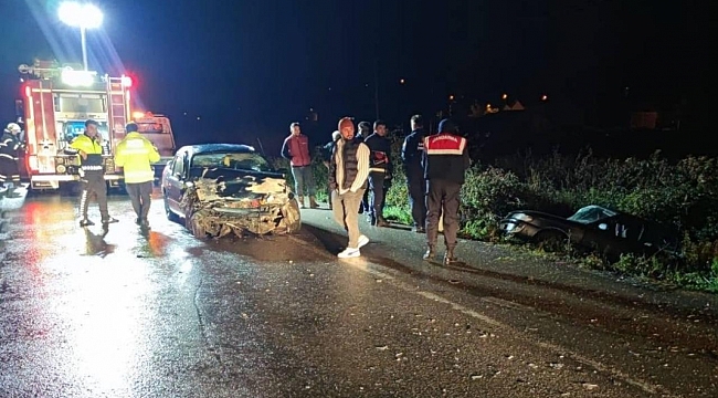 Samsun'da iki otomobil çarpıştı, 1 kişi öldü, 4 kişi yaralandı