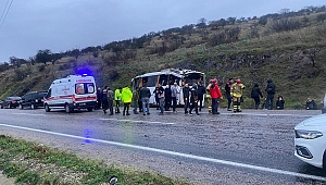 Balıkesir'de kontrolden çıkan işçi servisi devrildi: 25 yaralı