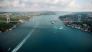 İstanbul Boğazı'nda gemi trafiği askıya alındı: 2 kardeş aranıyor