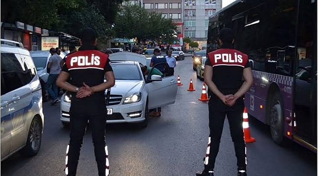 İzmir'de panik anları... Yeni yıl magandası yakalandı