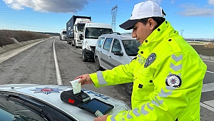 Kırmızı ışık ihlalini dron yakaladı, polis ceza kesti