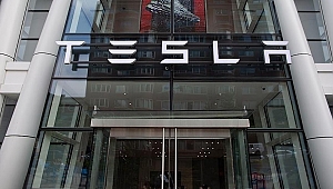 Tesla hisseleri Wall Street'te 'ölüm kesişimi' verdi: Elon Musk ve yatırımcılar için ne anlama geliyor?