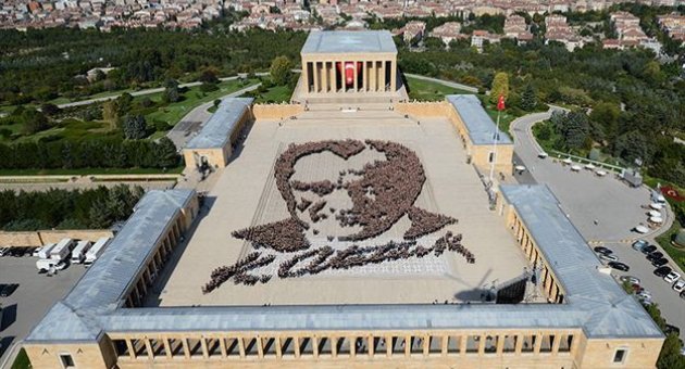 Anıtkabir’de dev Atatürk portresi